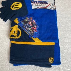 Marvel Avengers Boys hat, glove, & scarf set.